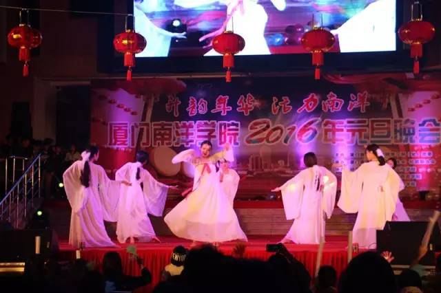 E:/lei/2015/缃戠珯绋夸欢/596340453356671006.jpg