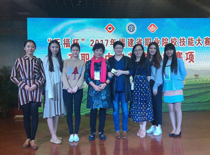 中华茶艺选手与老师们在一起.jpg
